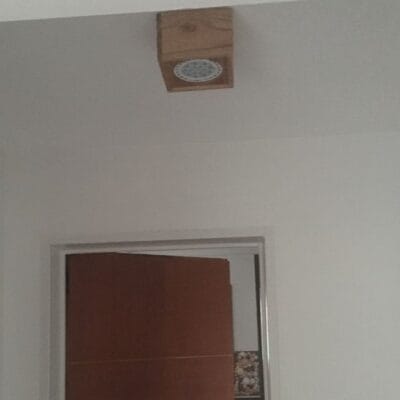 Aplique tres luces móviles para pared o techo con base regleta.
