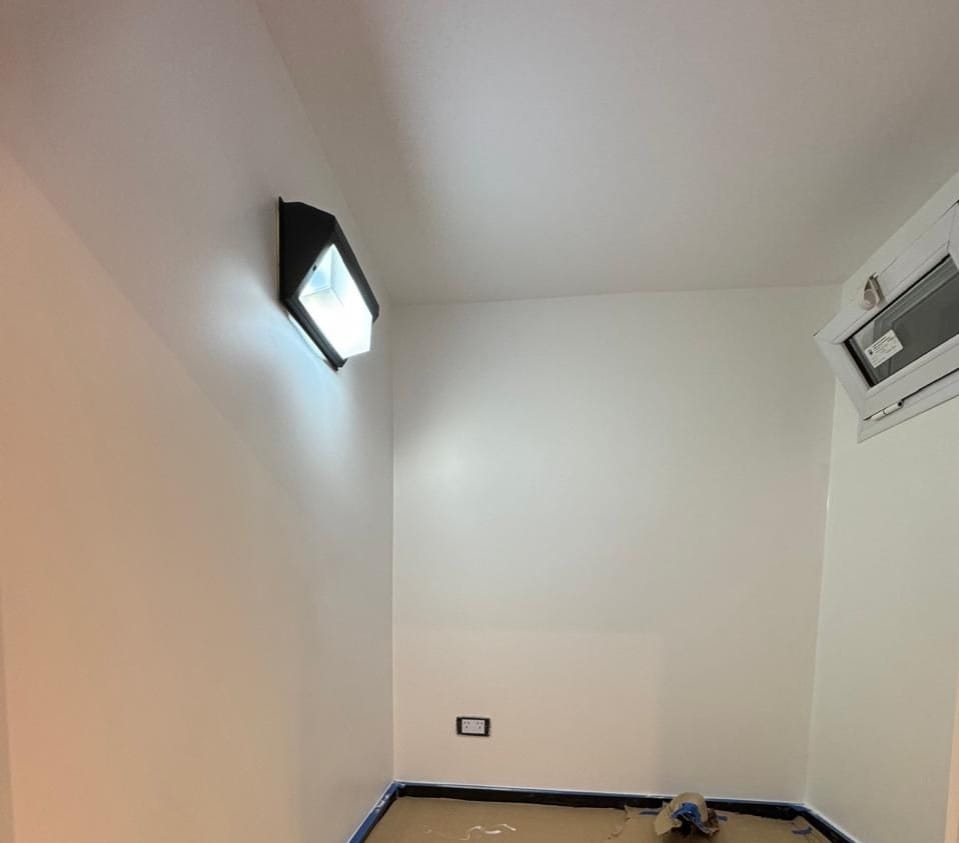 aplique unidireccional "scalene" de polipropileno ip44 negro