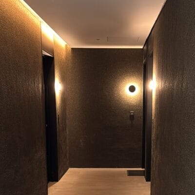 aplique retroiluminado 9w "neon s negro" abs 12cm