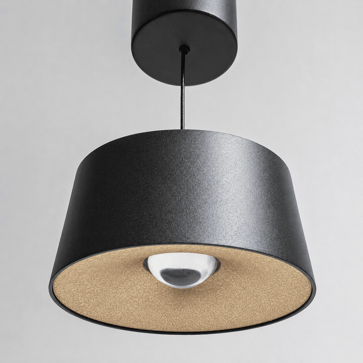 colgante led hat 10w luz cálida 3000k bidireccional negro y oro