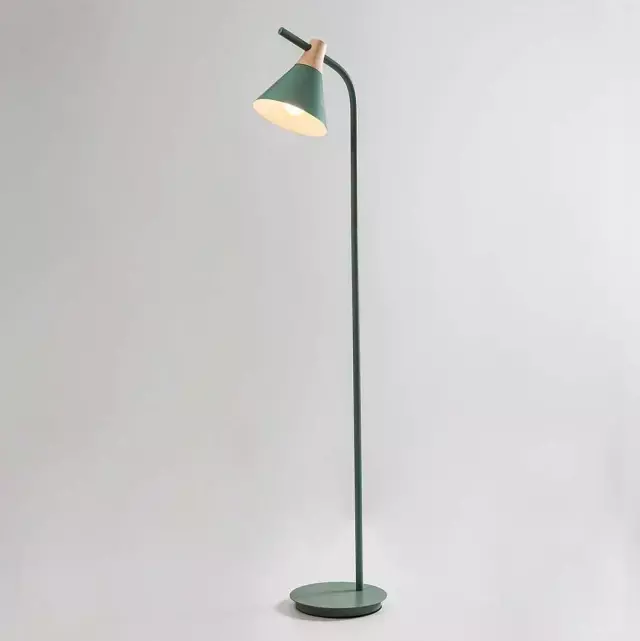 lampara de pie zenda blanco hierro y madera con pantalla cono